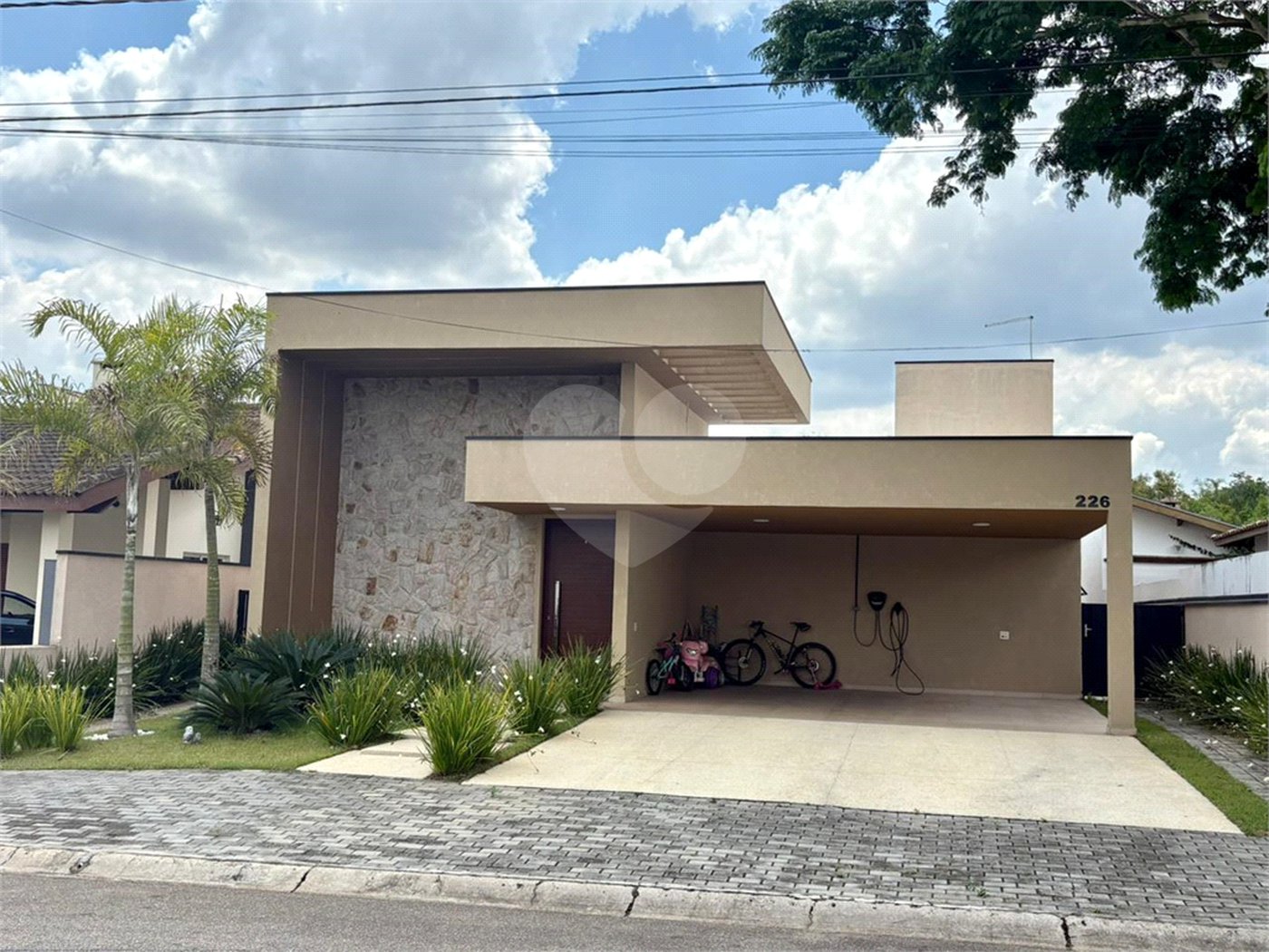Casa à venda com 3 quartos, sendo 1 suíte, no condomínio Bosque dos Pires, Itatiba - SP
