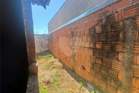 Casa á venda com 03 dormitórios, no residencial Itamarati em São Carlos.