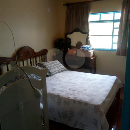 Chácara à venda com 5 quartos, sendo 2 suítes,  no Centro, Sarapuí, SP