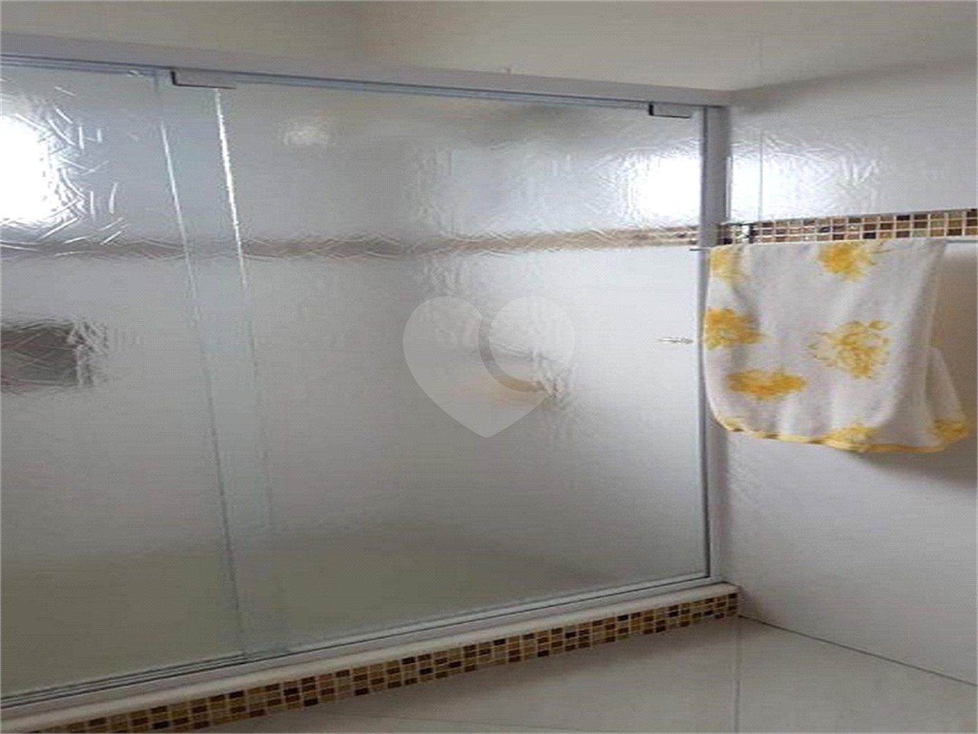 Casa à venda com 3 quartos, sendo 1 suíte, no condomínio Village Ipanema 1, Araçoiaba da Serra - SP