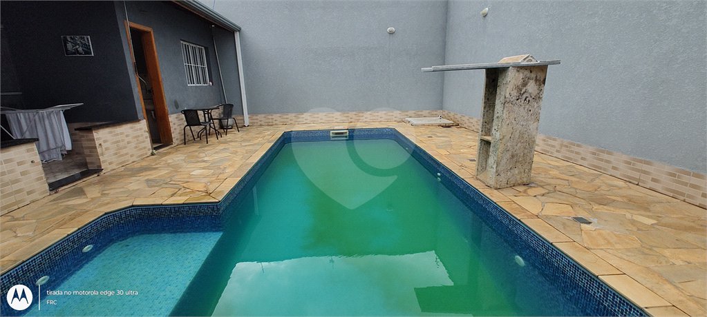 Sobrado à venda com 3 suítes em Jardim das Palmeiras, Atibaia, SP