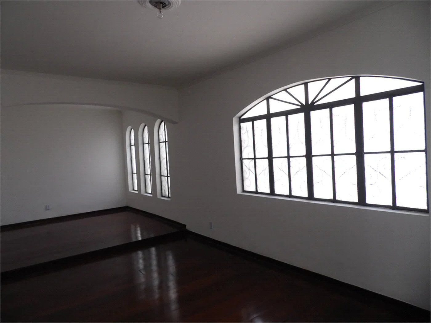Casa à venda com 5 quartos, sendo 3 suítes, em Vila São Francisco, São Paulo, SP
