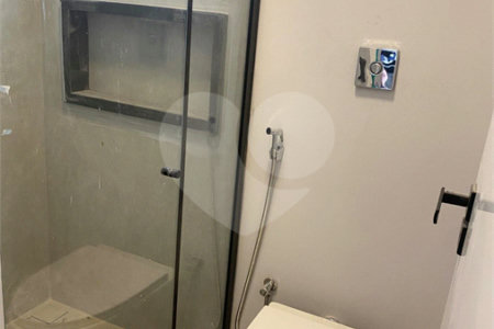 Casa à venda com 4 quartos, sendo 3 suítes, no condomínio Recanto dos Paturis, Vinhedo - SP