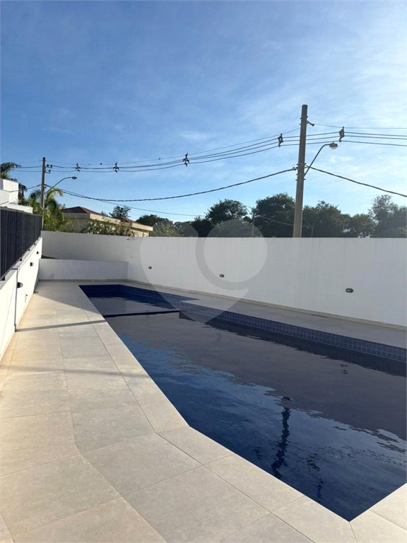 Casa à venda com 3 quartos, sendo 1 suíte, no condomínio Marselha IV, São Roque - SP