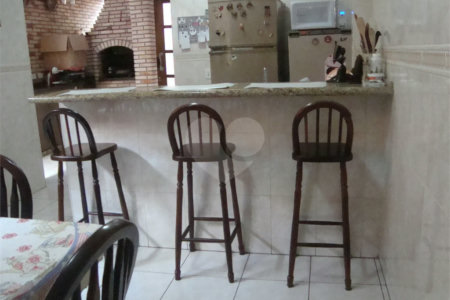 Sobrado à venda com 3 suítes em Vila Vitório Mazzei, São Paulo, SP