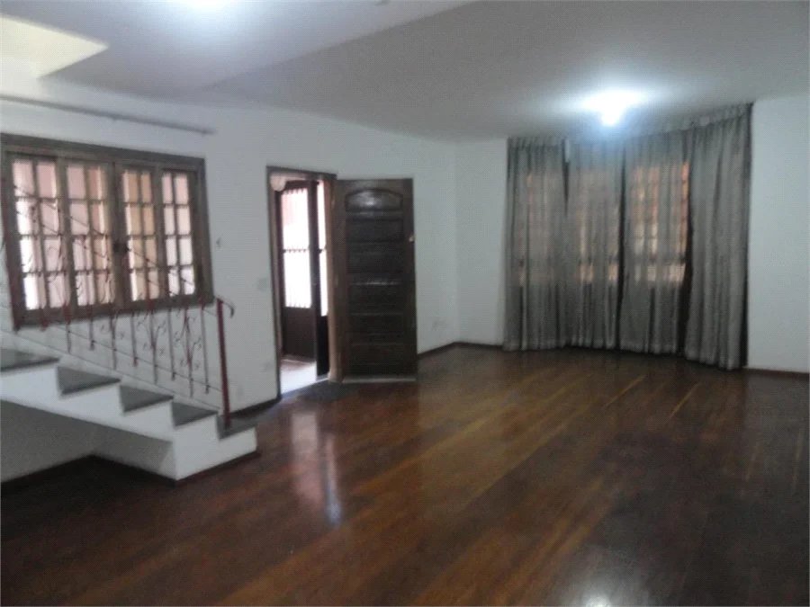 Sobrado à venda com 3 quartos, sendo 1 suíte, em Parque Ipê, São Paulo, SP