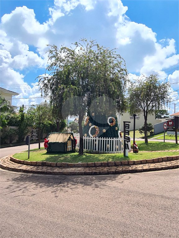 Casa à venda com 4 quartos, sendo 2 suítes, no condomínio Residencial Grape Village, Vinhedo - SP