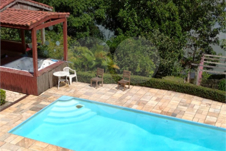 Casa à venda com 7 quartos, sendo 6 suítes, em Caceia, Mairiporã, SP