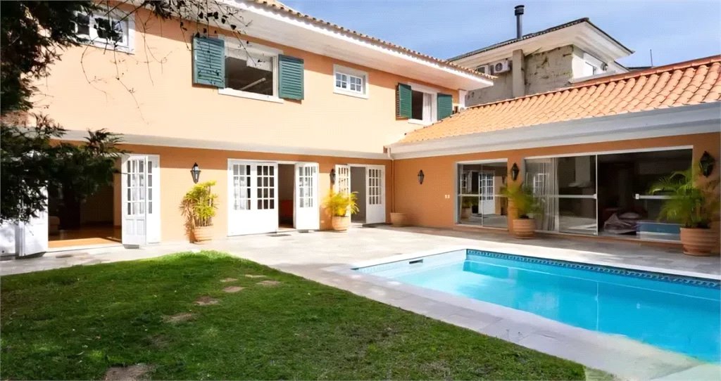 Casa à venda com 4 suítes em Jardim Leonor, São Paulo, SP