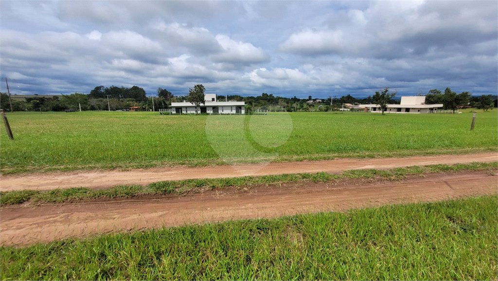 Loteamento no Condomínio Vila Pinhal do Broa