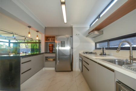 Sobrado à venda com 5 quartos, sendo 1 suíte,  em Retiro Morumbi, São Paulo, SP