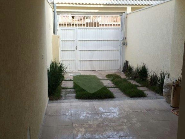 Sobrado à venda com 3 suítes em Vila Romero, São Paulo, SP