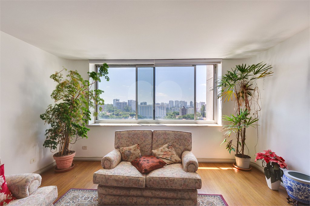 Apartamento à venda com 4 quartos, sendo 1 suíte, em Alto da Boa Vista, São Paulo, SP