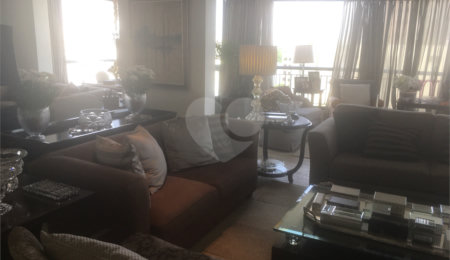 Apartamento à venda com 4 quartos, sendo 3 suítes,  em Moema, São Paulo, SP