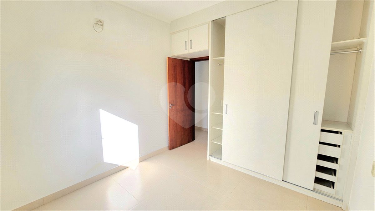Casa à venda com 3 quartos, sendo 1 suíte, no condomínio Bouganville, Araraquara - SP