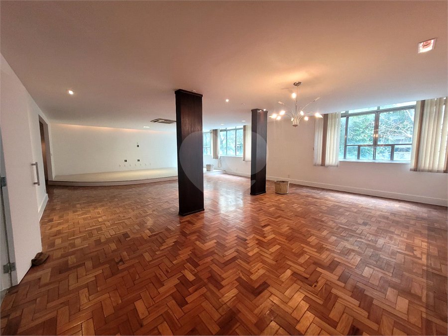 Apartamento à venda com 4 quartos, sendo 1 suíte, em Copacabana, Rio de Janeiro, RJ