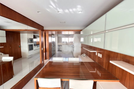 Apartamento à venda com 3 suítes em Moema, São Paulo, SP