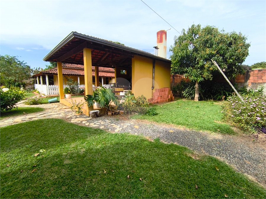 Chácara à venda com 4 quartos, sendo 1 suíte,  em Vale San Fernando, Itapetininga, SP