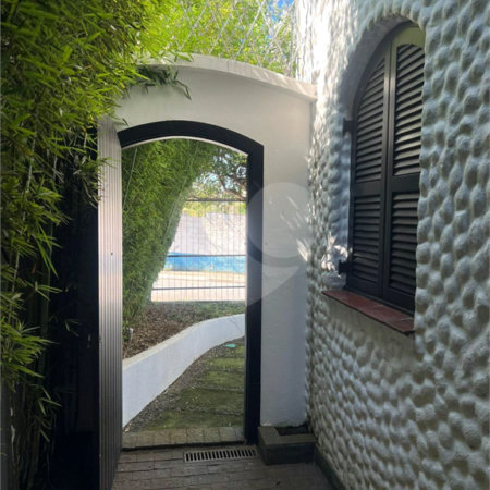Casa à venda com 5 quartos, sendo 4 suítes, em Parque Maria Helena, São Paulo, SP