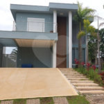 Casa à venda com 4 suítes no condomínio Figueira Garden, Atibaia - SP