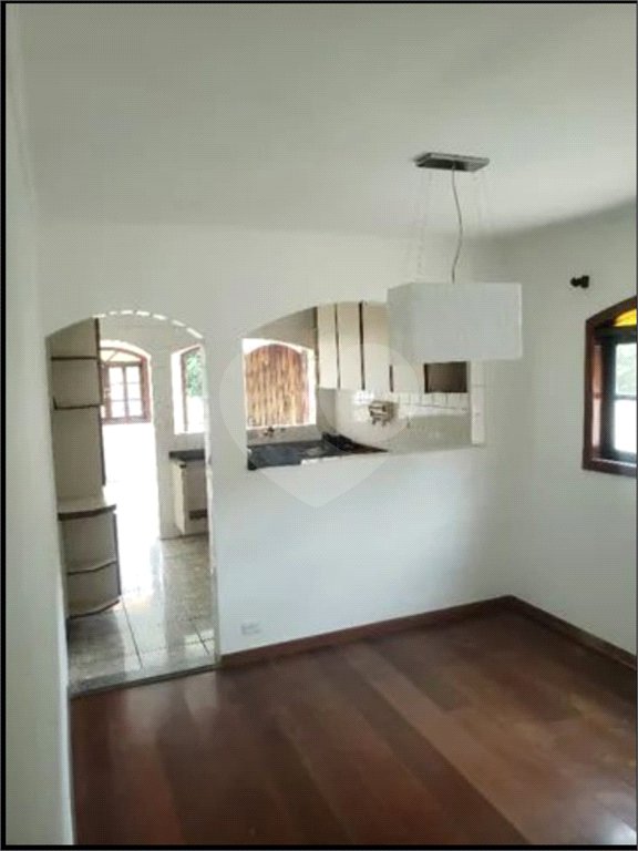Sobrado à venda com 4 quartos, sendo 1 suíte, em Tremembé, São Paulo, SP