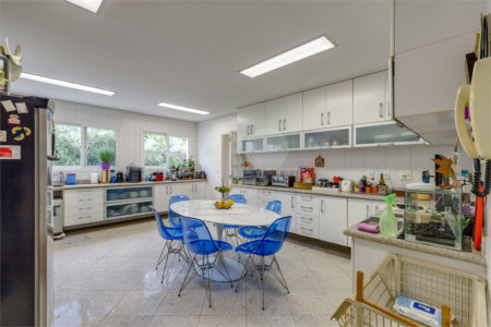 Casa à venda com 4 suítes em Chácara Monte Alegre, São Paulo, SP