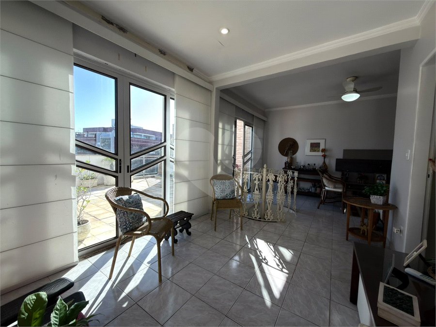 Cobertura à venda com 3 quartos, sendo 1 suíte, em Passagem, Cabo Frio, RJ