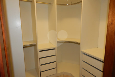 Casa à venda com 3 quartos, sendo 1 suíte, no condomínio Alpes de Vinhedo, Vinhedo - SP