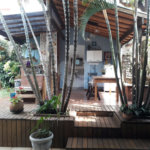 Sobrado com quintal amplo e arborizado a venda