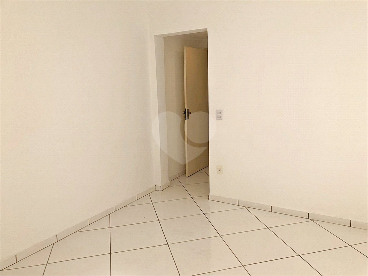 Casa à venda com 4 quartos, sendo 2 suítes, no condomínio Estância Marambaia, Vinhedo - SP