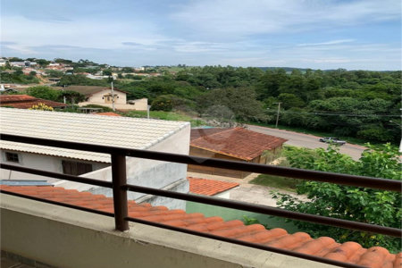 Sobrado à venda com 4 quartos, sendo 3 suítes,  no Centro, Jarinu, SP