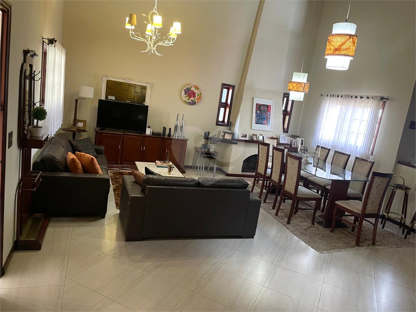 Casa à venda com 7 quartos, sendo 2 suítes, no condomínio São Joaquim, Vinhedo - SP