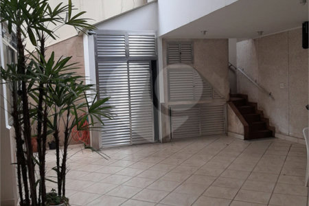 Sobrado à venda com 4 quartos, sendo 2 suítes, em Bosque da Saúde, São Paulo, SP
