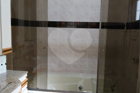 Casa com 324m², 4 dormitórios, sendo 1 suíte, 4 vagas, à venda no Jardim Las Vegas em Santo André.