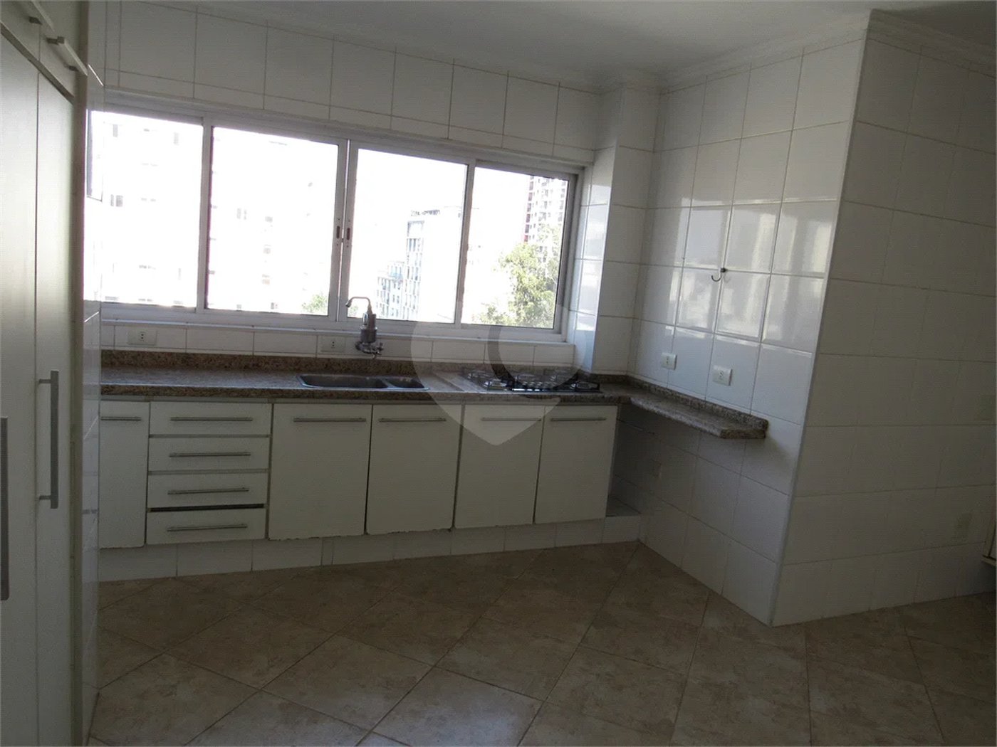 Linda Cobertura na Região de Campos Elíseos - 4 dormitórios (3 suítes). 5 Banheiros