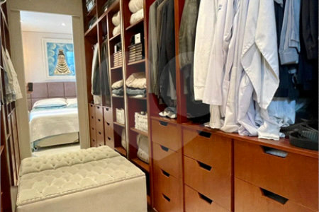 Cobertura à venda na Aclimação de 300m² com 2 vagas.