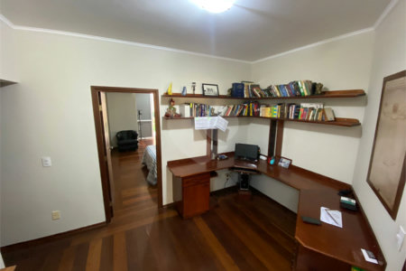 Casa térrea no Condomínio Parque Faber I