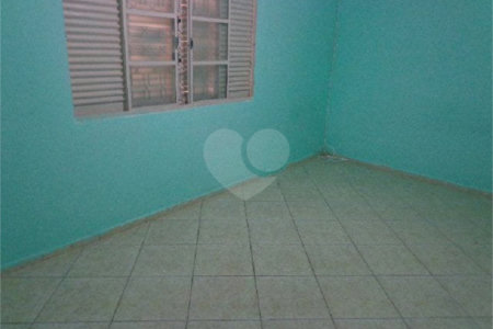 Casa Térrea com 2 dormitórios.