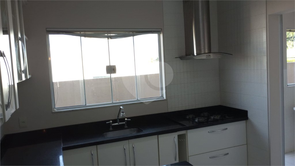 Casa à venda com 3 suítes no condomínio Picollo, Louveira - SP