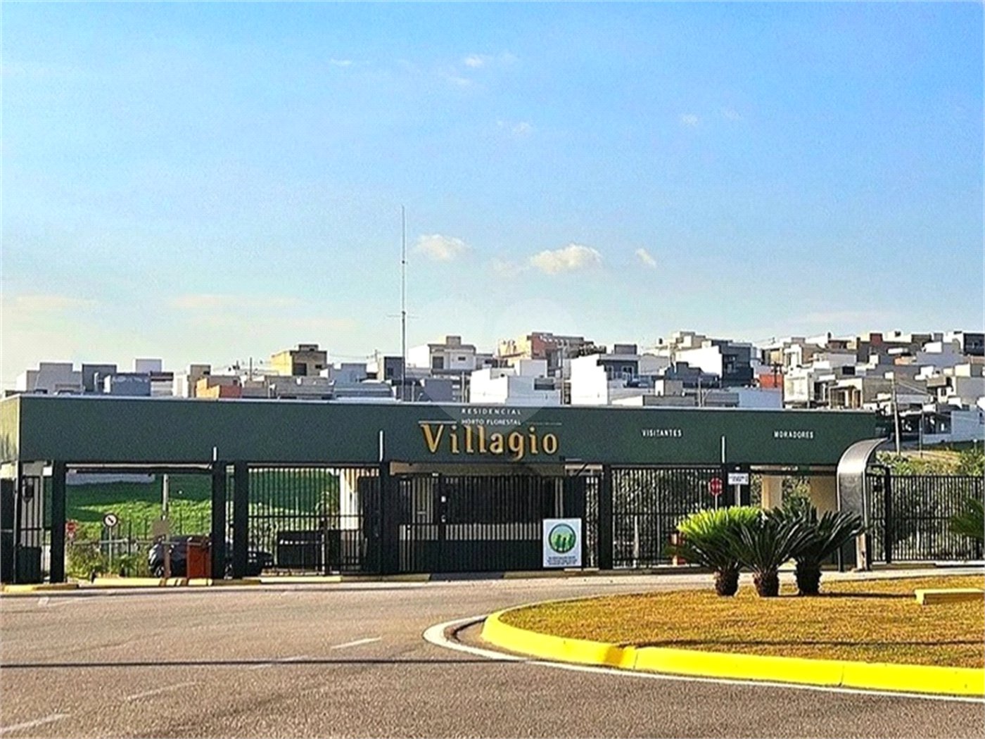 Casa à venda com 3 quartos, sendo 1 suíte, no condomínio Horto Florestal Villagio, Sorocaba - SP