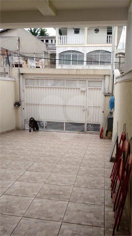 Sensacional sobrado c/ quintal e 3 dorms enormes com varanda! 12 min andando p/o metrô P Inglesa!