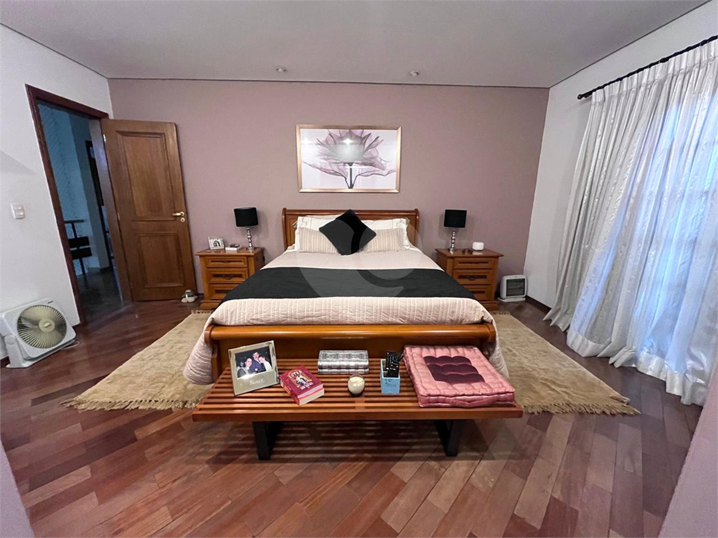 Casa à venda com 4 quartos, sendo 2 suítes, no condomínio Jornalista Américo Ariza, São Paulo - SP