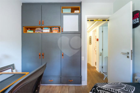 Apartamento à venda com 3 quartos, sendo 1 suíte, em Jardim Morumbi, São Paulo, SP
