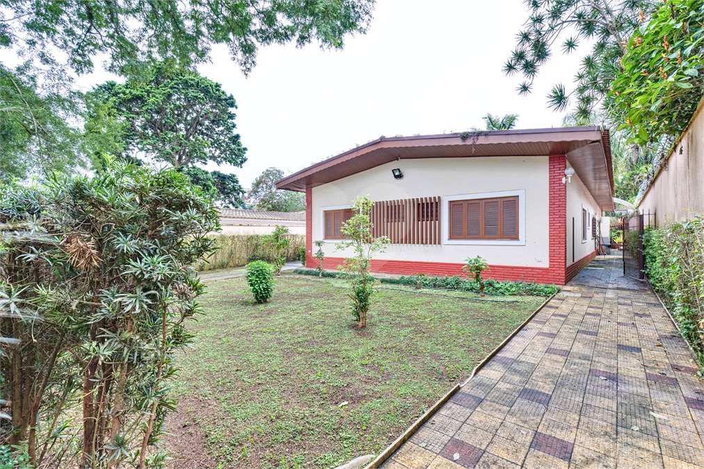 Casa à venda com 3 quartos, sendo 2 suítes, em Alto da Boa Vista, São Paulo, SP