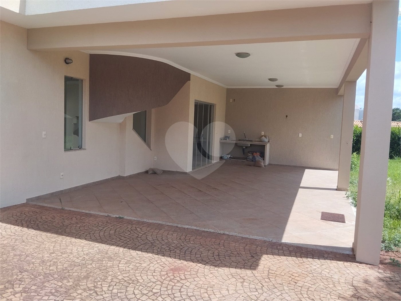 Sobrado à venda com 4 quartos, sendo 3 suítes, em Altos do Jaraguá, Araraquara, SP