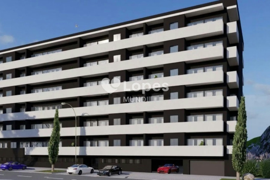 Apartamento T2 à venda em Águas Santas, Maia, Portugal – Varanda e garagem