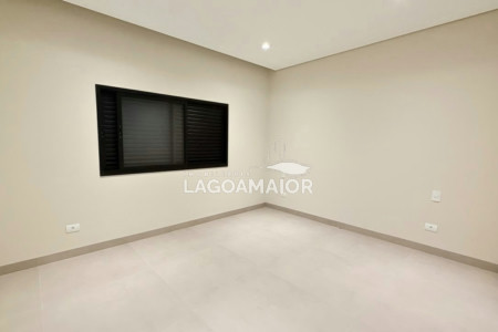 Casa à venda com 3 quartos, sendo 3 suítes, no condomínio Villa Dumont, Três Lagoas - MS