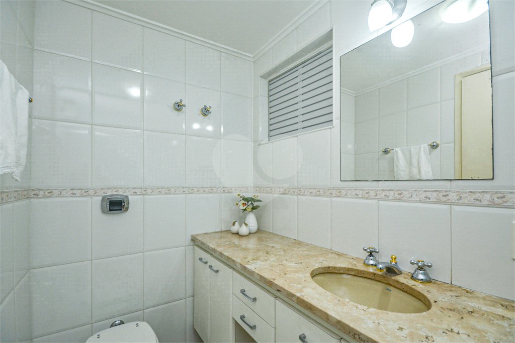 Apartamento à venda com 3 quartos, sendo 1 suíte,  em Moema, São Paulo, SP