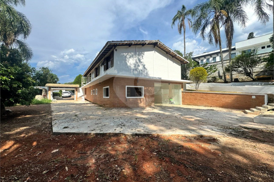Casa à venda com 5 quartos, sendo 2 suítes, no condomínio Sausalito, Mairiporã - SP