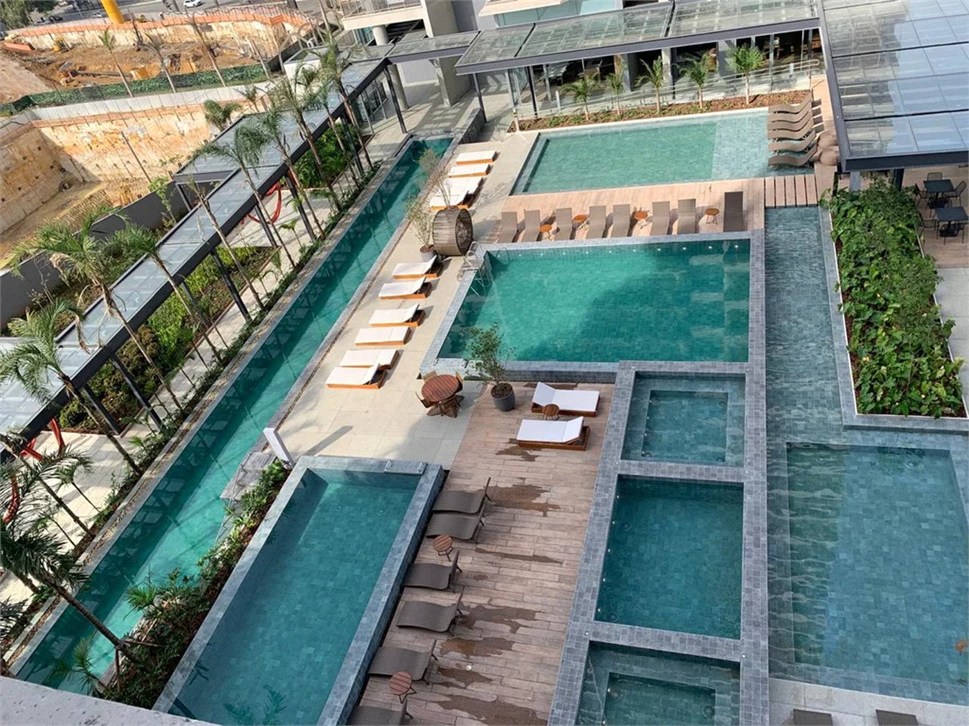 Apartamento para alugar com 3 quartos, sendo 2 suítes, em Jardim das Acácias, São Paulo, SP